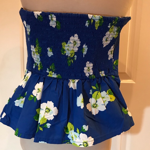 Hollister peplum top with flowered pattern size m - Picture 3 of 5